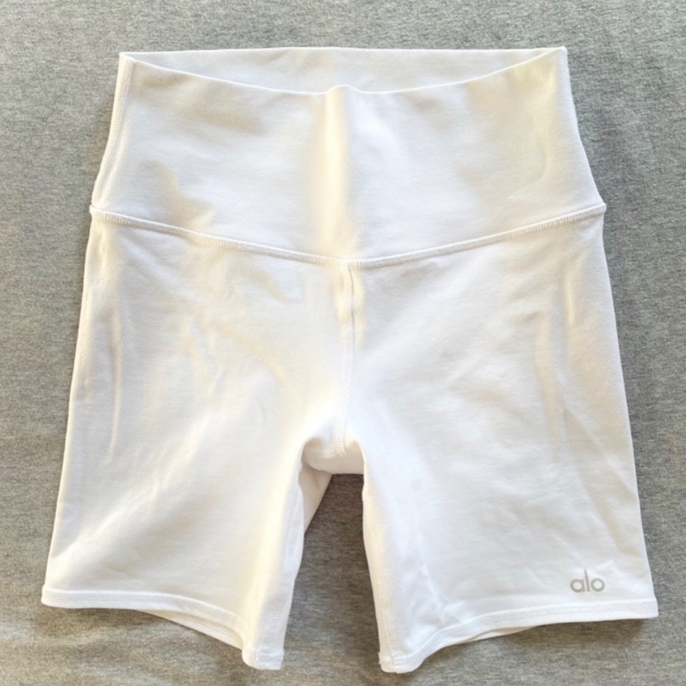 7 Inch ALO High Waist Biker Short White Small